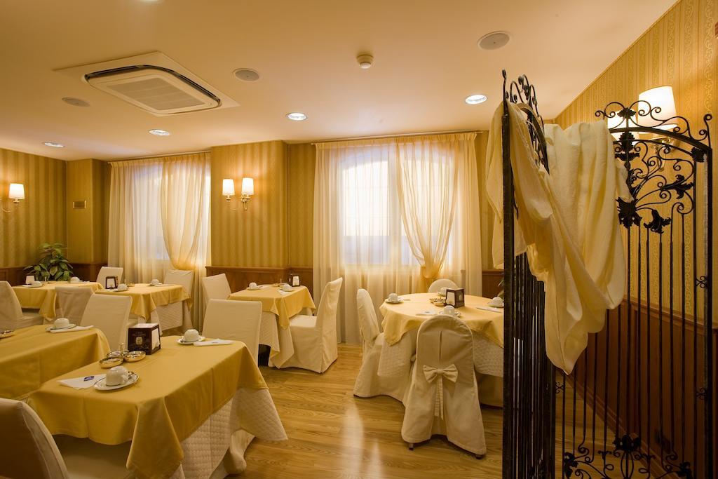 Phi Hotel Principe Cuneo Exterior foto